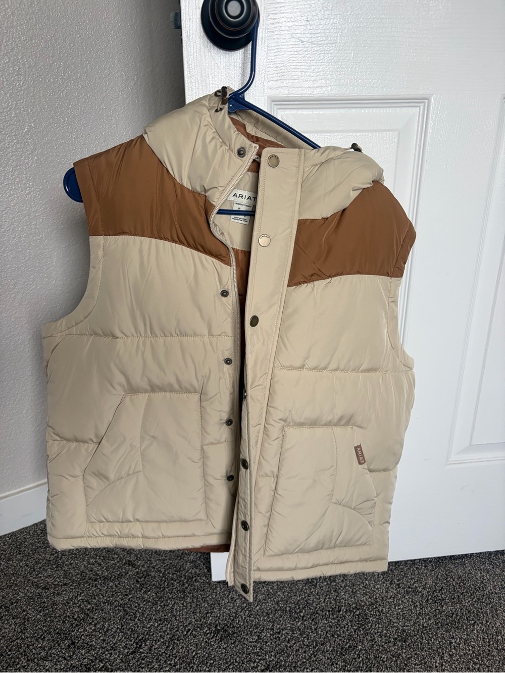 Ariat Women’s Two-Tone Puffer Vest in Cream and Brown